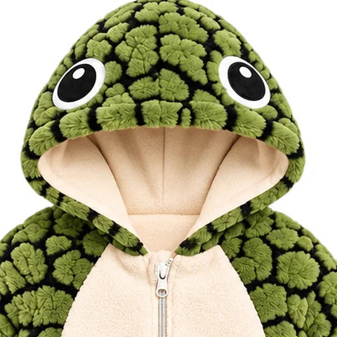 Capuz com olhinhos — detalhe do macacão Little Turtle