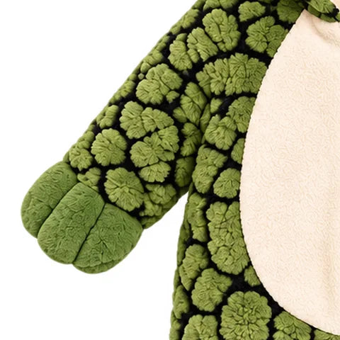 Mangas e pernas longas — detalhe do macacão Little Turtle